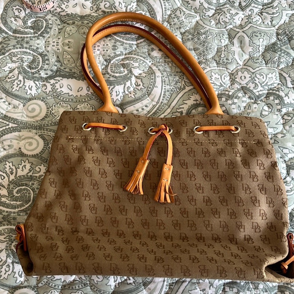 Dooney & Bourke tan purse